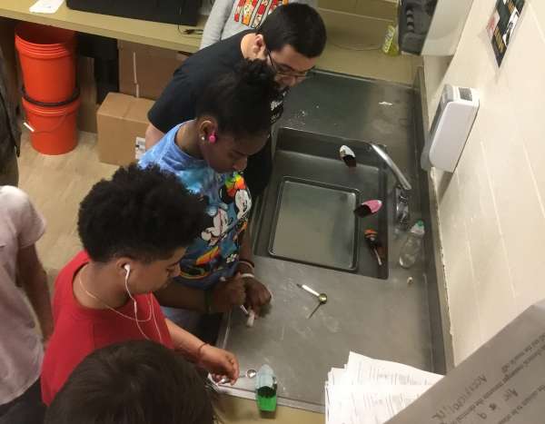 A new approach to engineering labs