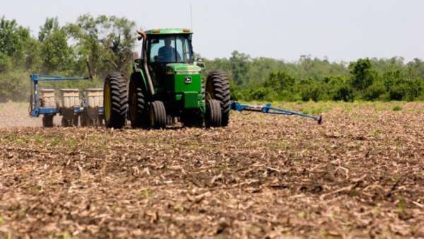Ohio farmers share about spring planting with students